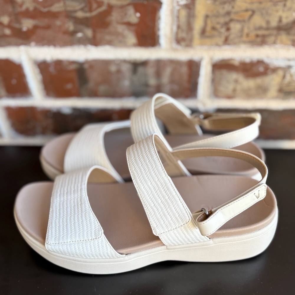 Vionic White Sandals